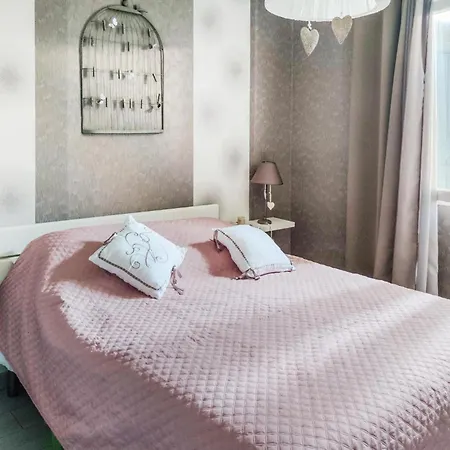 2 Bedroom In * Lachapelle-Auzac